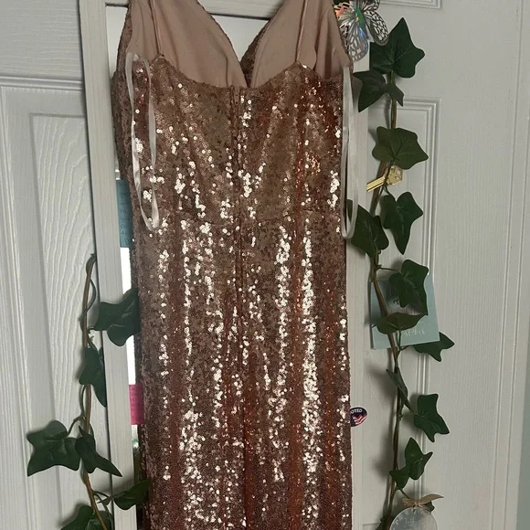 Gold dress - Picture 3 of 3